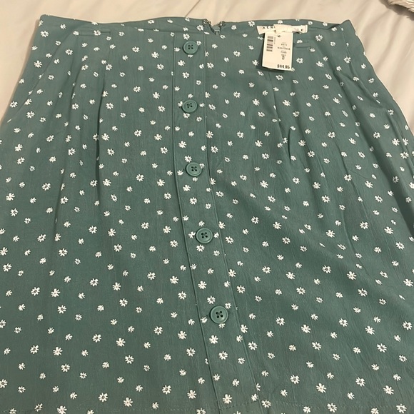 Aeropostale Dresses & Skirts - Green flower skirt